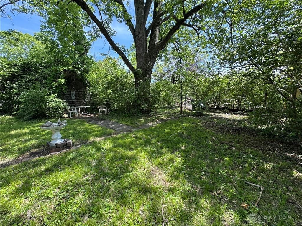 416 N Conover St, Dayton, OH 45402 - view of green lawn