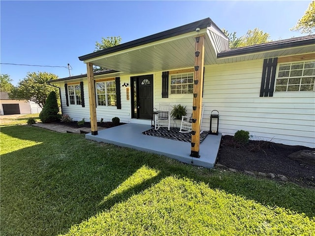 view of front of property featuring a front yard and covered porch