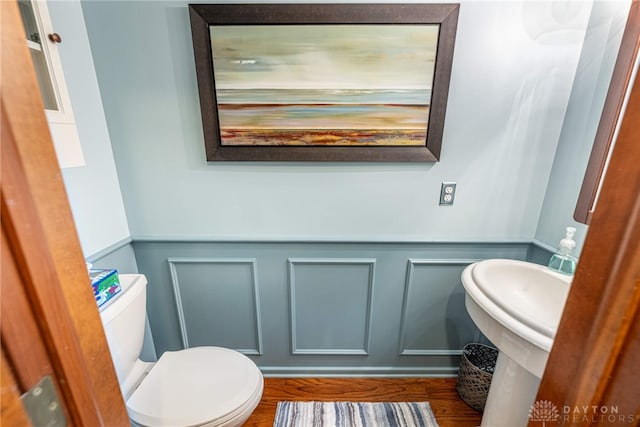 2100 Hunters Bluff Ct, Washington Twp, OH 45458 - half bathroom featuring a decorative wall, toilet, wainscoting, and wood finished floors