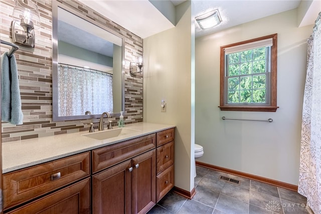 2100 Hunters Bluff Ct, Washington Twp, OH 45458 - bathroom featuring tasteful backsplash, baseboards, toilet, and vanity