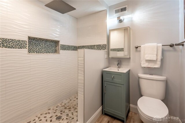 6399 Kimberly Dr, Fairfield Twp, OH 45011 - bathroom featuring a tile shower, toilet, and vanity