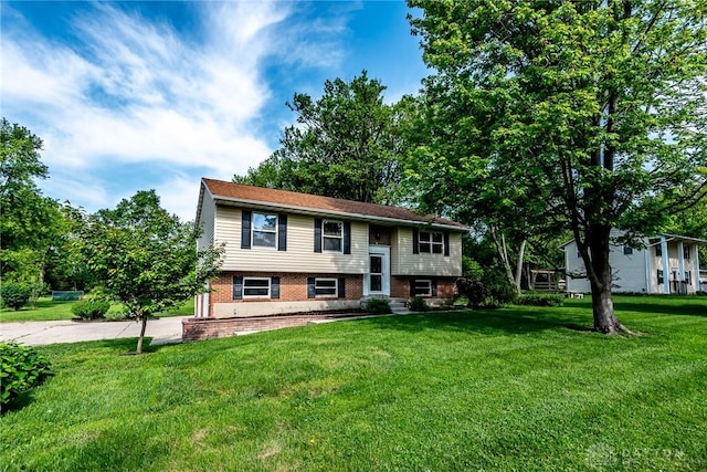6399 Kimberly Dr, Fairfield Twp, OH 45011 - bi-level home featuring brick siding and a front yard
