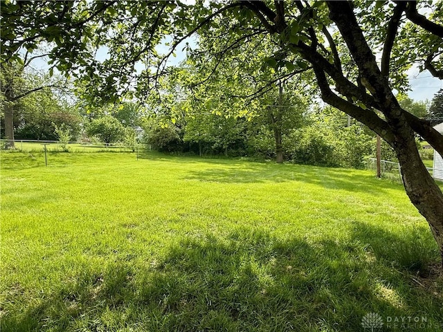 4065 Locustwood Dr, Dayton, OH 45429 - view of grassy yard