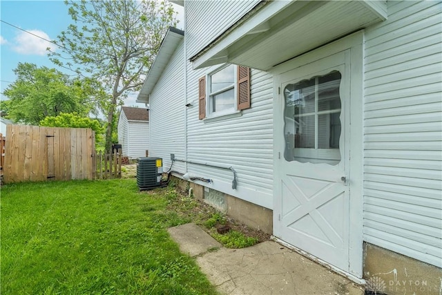 20 N 10th St, Miamisburg, OH 45342 - view of side of home with cooling unit