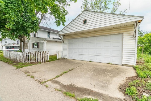 20 N 10th St, Miamisburg, OH 45342 - view of front of house with an outbuilding, fence, and a garage