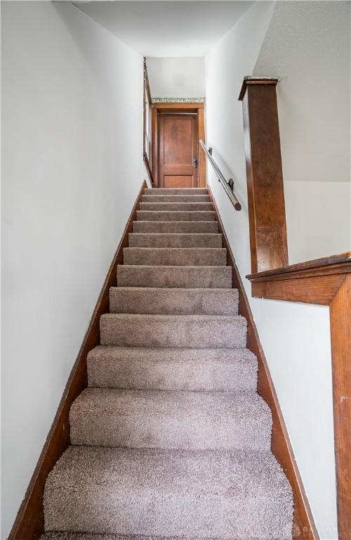 20 N 10th St, Miamisburg, OH 45342 - view of staircase
