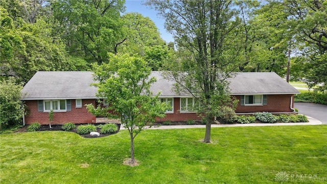 141 W Rahn Rd, Washington Twp, OH 45429 - single story home featuring brick siding and a front yard