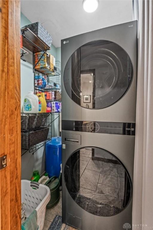 1493 N Sulphur Springs Rd, West Alexandria, OH 45381 - laundry area with stacked washer / dryer