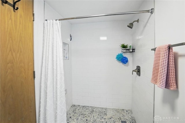 1236 Ridgeview Ave, Kettering, OH 45409 - bathroom featuring a stall shower
