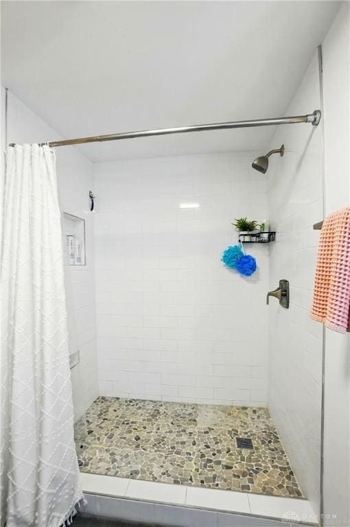 1236 Ridgeview Ave, Kettering, OH 45409 - bathroom featuring a stall shower