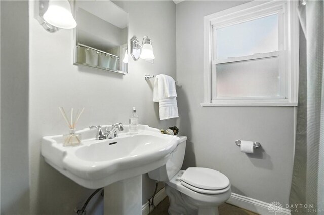 1236 Ridgeview Ave, Kettering, OH 45409 - bathroom featuring baseboards and a shower with shower curtain