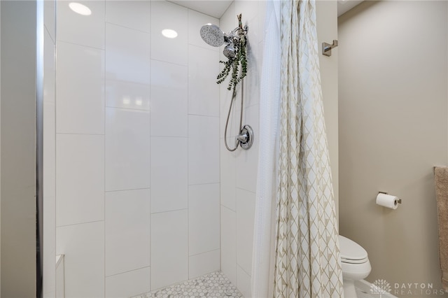 4359 Sillman Pl, Dayton, OH 45440 - full bathroom featuring toilet and a tile shower