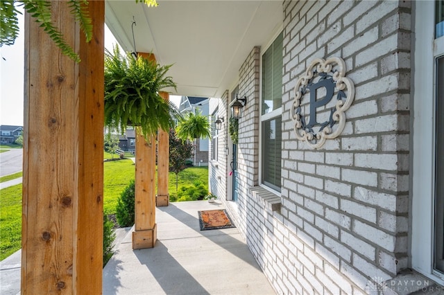 1909 Cleopatra Dr, Franklin, OH 45005 - view of covered porch