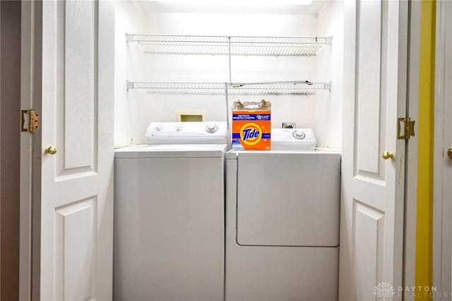 4826 Beechwood Ln, Middletown, OH 45042 - laundry area featuring washing machine and dryer
