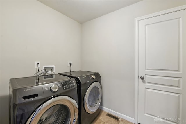 1535 Mulberry Ct, Turtlecreek Twp, OH 45036 - laundry area featuring washer and dryer and baseboards