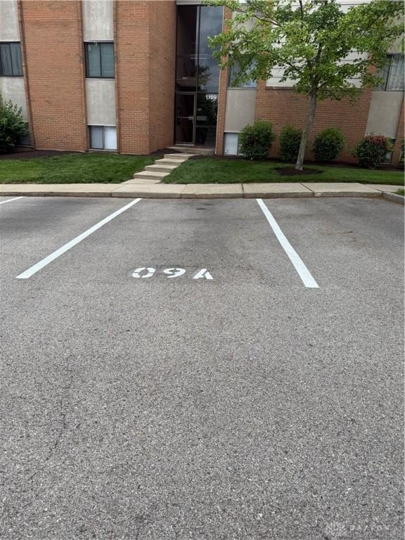 1109 Arrowhead Xing Unit A, West Carrollton, OH 45449 - view of uncovered parking lot