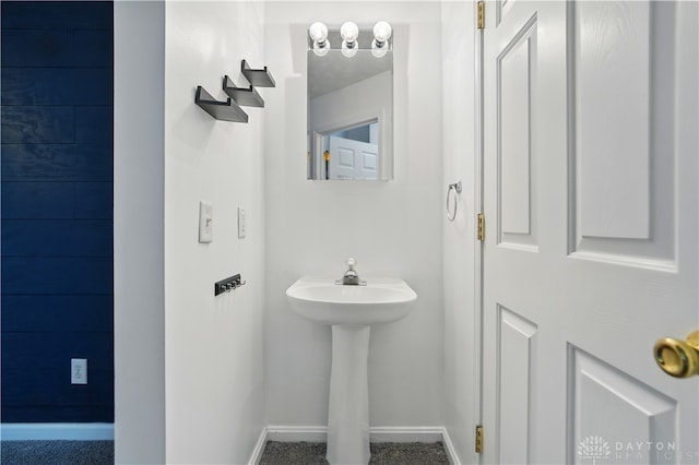 9670 Centerville Creek Ln, Washington Twp, OH 45458 - bathroom featuring baseboards and a sink