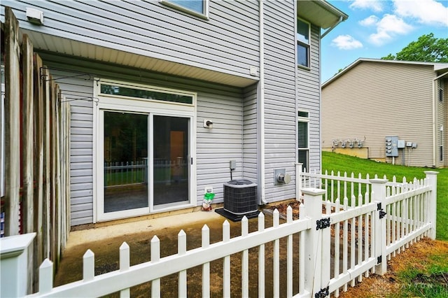 9670 Centerville Creek Ln, Washington Twp, OH 45458 - view of property exterior with central AC and a fenced front yard