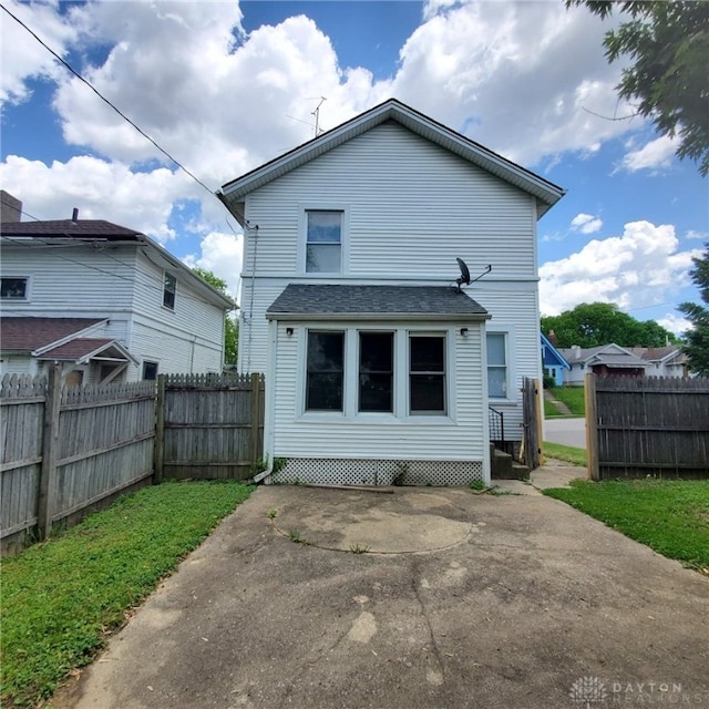 1271 Highland Ave, Dayton, OH 45410 - back of property with a patio area