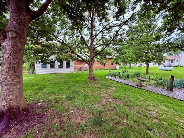 5778 Cedarwood Dr, Lewisburg, OH 45338 - view of green lawn