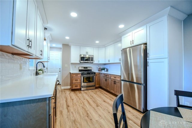 4189 W Franklin St, Bellbrook, OH 45305 - kitchen with stainless steel appliances, light wood-style flooring, light countertops, backsplash, and recessed lighting