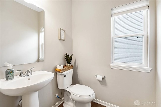 1691 Arden Bnd, Fairborn, OH 45324 - bathroom with baseboards, toilet, and a sink