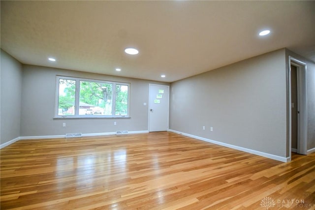 3653 Cloverdale Rd, Medway, OH 45341 - empty room featuring light wood-style flooring, recessed lighting, and baseboards