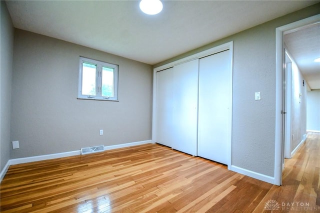 3653 Cloverdale Rd, Medway, OH 45341 - unfurnished bedroom featuring light wood-style flooring, baseboards, and a closet