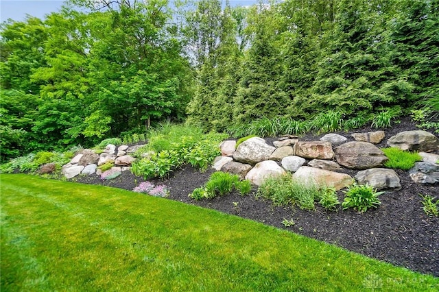 7721 Country Brook Ct, Springboro, OH 45066 - view of grassy yard