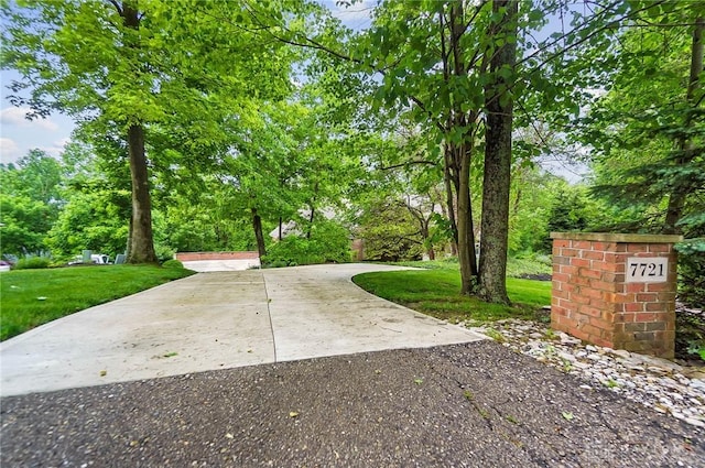 7721 Country Brook Ct, Springboro, OH 45066 - view of green lawn