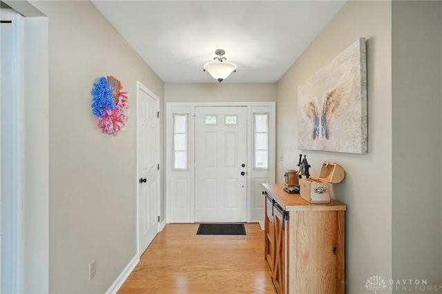 601 Tara Oaks Dr, Middletown, OH 45042 - foyer featuring light wood-type flooring