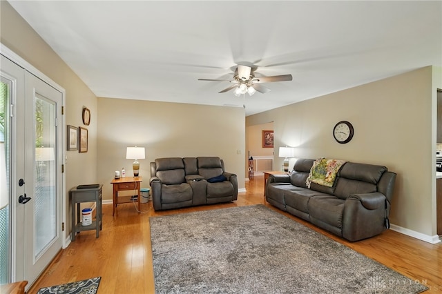 601 Tara Oaks Dr, Middletown, OH 45042 - living room featuring a ceiling fan, light wood-style flooring, and baseboards