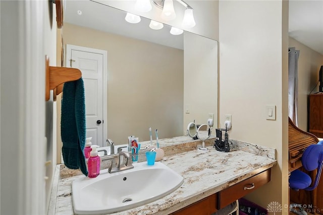 601 Tara Oaks Dr, Middletown, OH 45042 - bathroom featuring vanity
