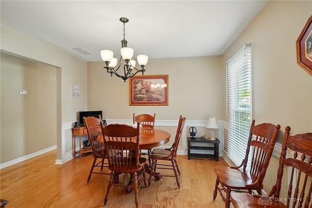 601 Tara Oaks Dr, Middletown, OH 45042 - dining area featuring light wood finished floors and a chandelier