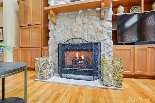 1129 Green Tree Rd, Centerville, OH 45429 - detailed view of wood finished floors and a stone fireplace