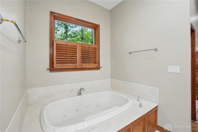1129 Green Tree Rd, Centerville, OH 45429 - bathroom with a whirlpool tub