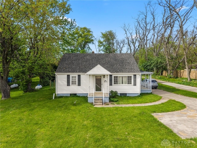 1012 W Sparrow Rd, Springfield, OH 45502 - view of front facade with a front lawn and a shingled roof