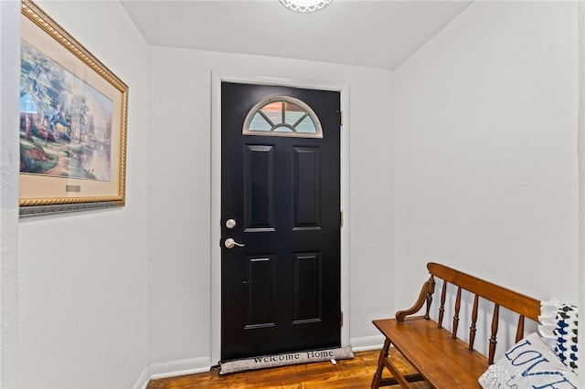 1012 W Sparrow Rd, Springfield, OH 45502 - entryway featuring wood finished floors and baseboards