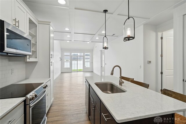641 Angler Ct, Beavercreek, OH 45430 - kitchen with stainless steel appliances, a sink, recessed lighting, light wood-style flooring, and a center island with sink