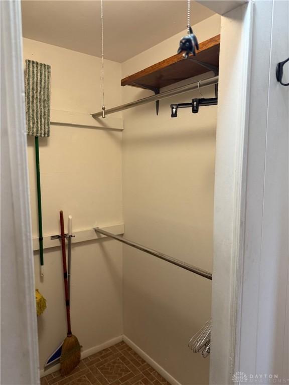 409 Skyview Dr, Vandalia, OH 45377 - view of spacious closet