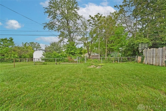 932 Crestmore Ave, Dayton, OH 45402 - view of yard
