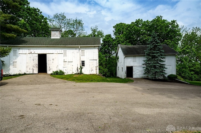 5894 Hamilton Lebanon Rd, Monroe, OH 45044 - view of detached garage
