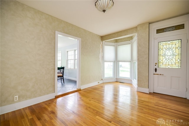 5894 Hamilton Lebanon Rd, Monroe, OH 45044 - entrance foyer featuring baseboards and light wood-style flooring