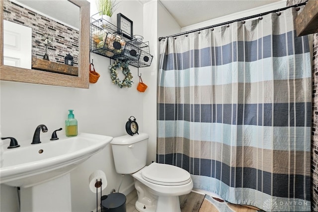 1248 Kern Dr, Germantown, OH 45327 - bathroom featuring toilet, a sink, and curtained shower