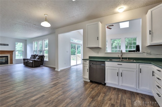 510 Delaware Xing, Trenton, OH 45067 - kitchen with stainless steel dishwasher, a sink, dark wood-type flooring, a textured ceiling, and dark countertops