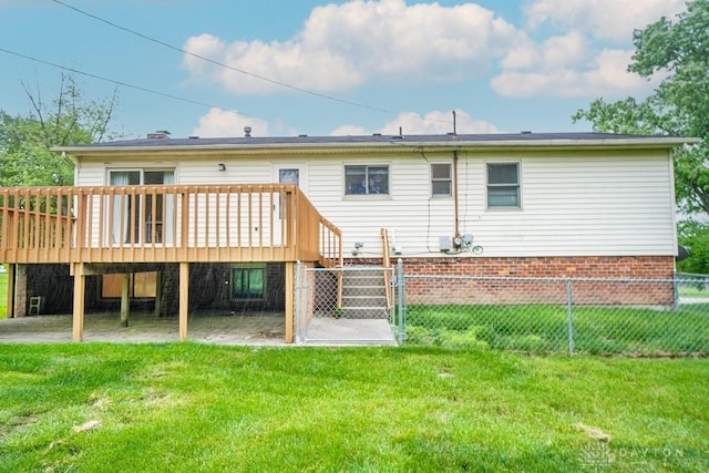 720 Boylston St, Middletown, OH 45044 - rear view of property with a deck