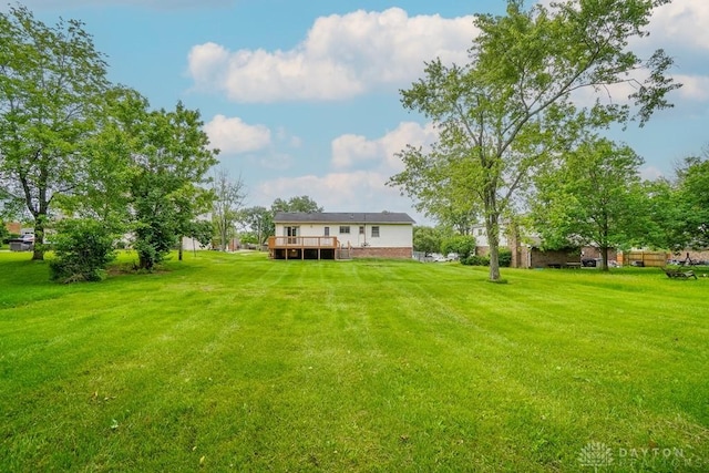 720 Boylston St, Middletown, OH 45044 - view of green lawn featuring a deck