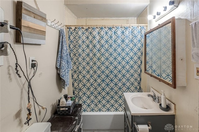 291 S W St, Xenia, OH 45385 - bathroom with vanity, toilet, and shower / bath combo