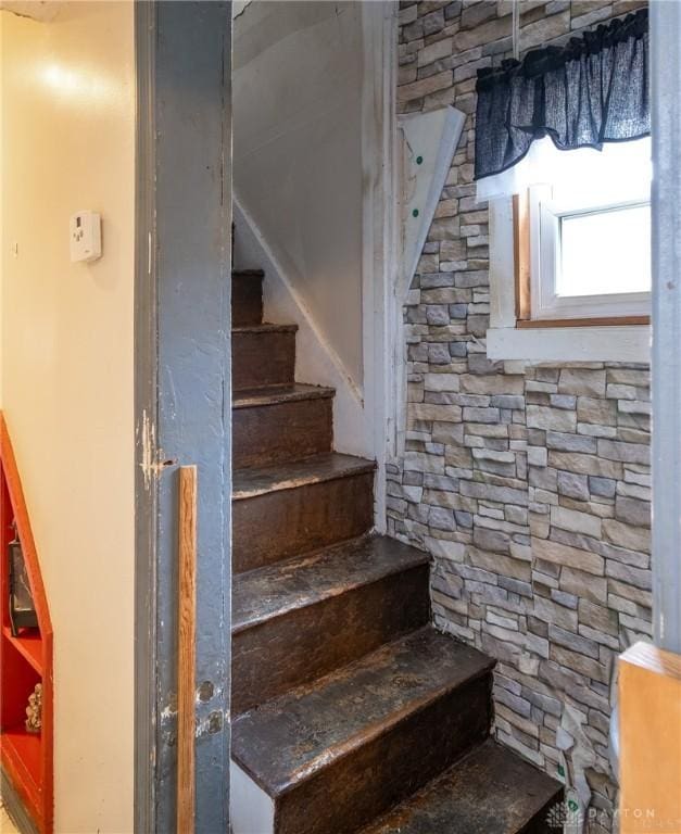 291 S W St, Xenia, OH 45385 - view of stairs