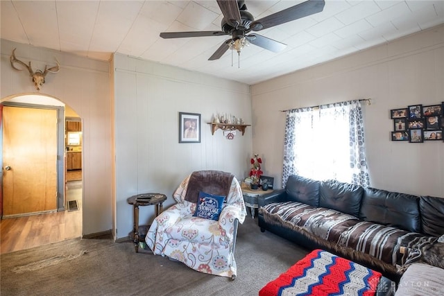 291 S W St, Xenia, OH 45385 - carpeted living room with arched walkways and a ceiling fan
